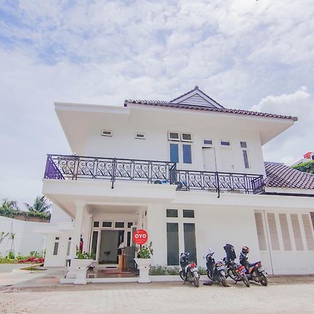Super Oyo Capital O 90342 Kemang Garden Hotell Jakarta Exteriör bild