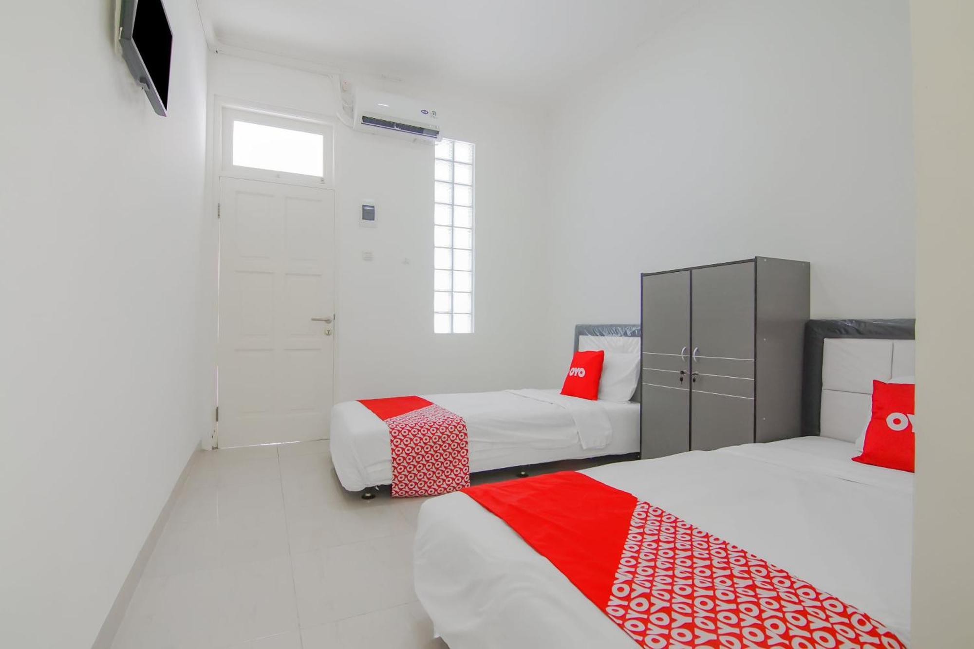 Super Oyo Capital O 90342 Kemang Garden Hotell Jakarta Exteriör bild