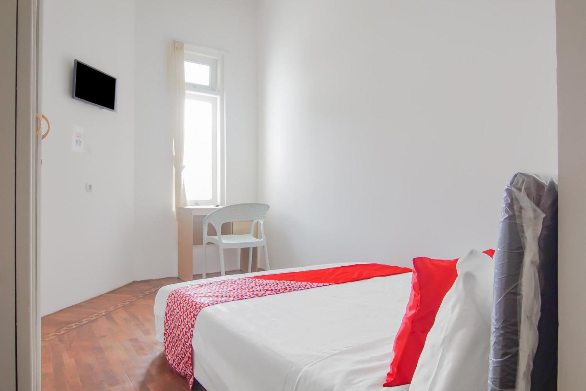 Super Oyo Capital O 90342 Kemang Garden Hotell Jakarta Exteriör bild