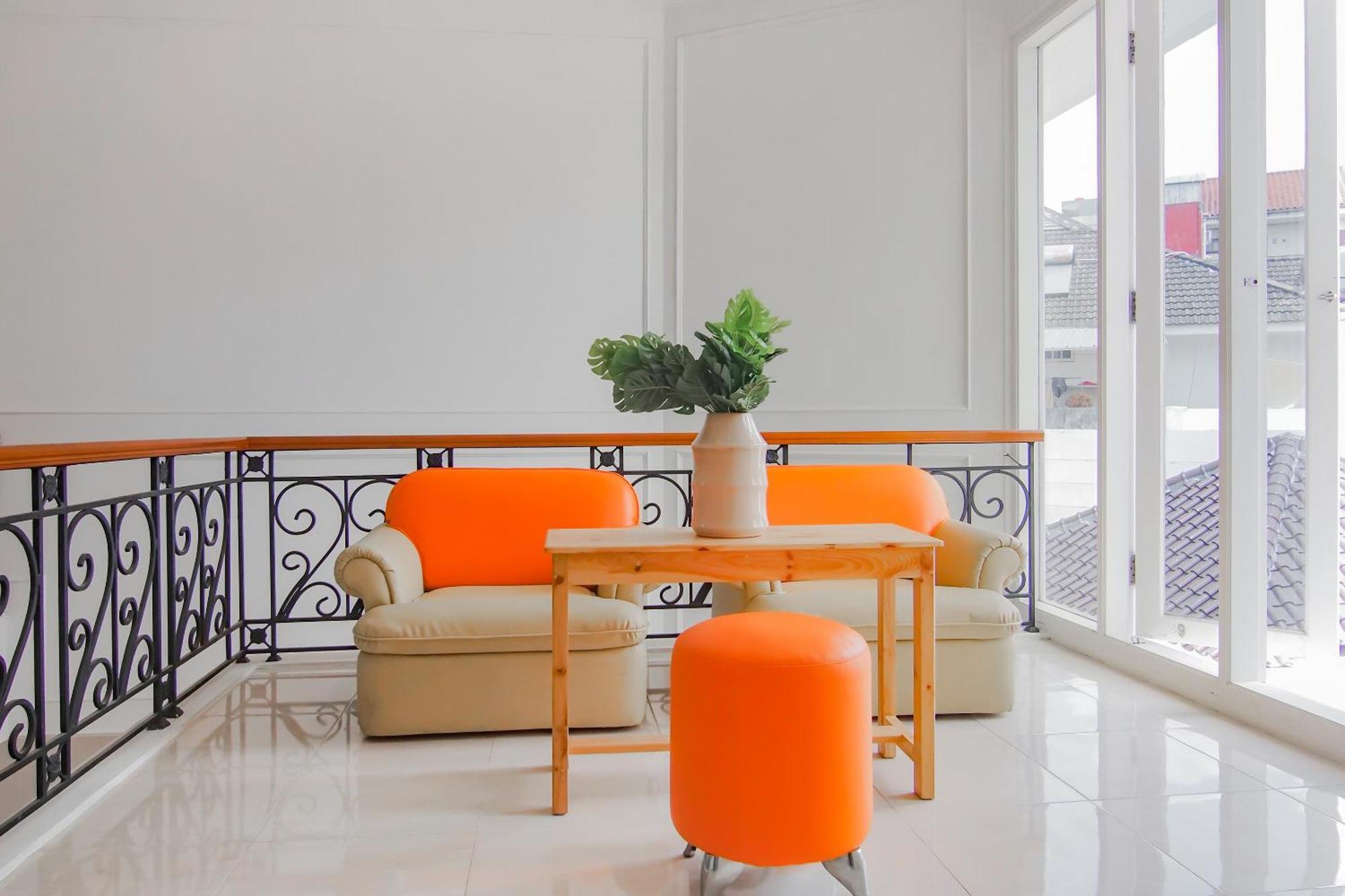 Super Oyo Capital O 90342 Kemang Garden Hotell Jakarta Exteriör bild