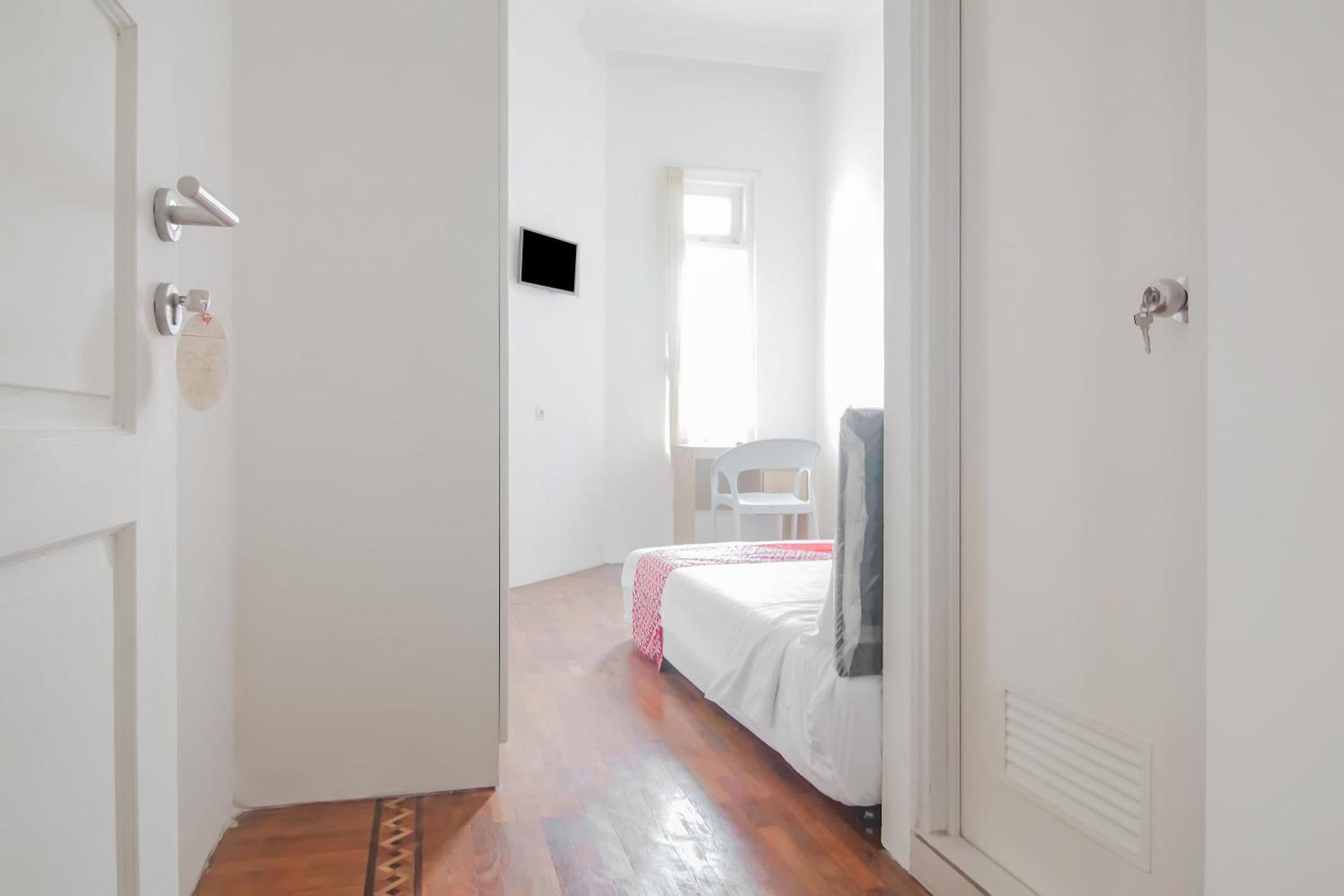 Super Oyo Capital O 90342 Kemang Garden Hotell Jakarta Exteriör bild