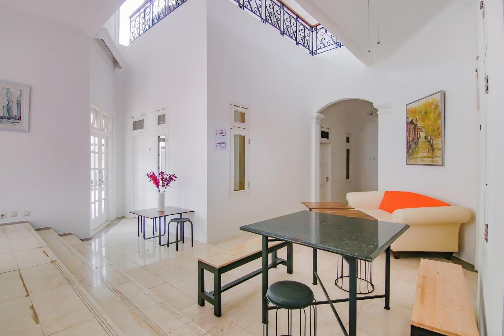 Super Oyo Capital O 90342 Kemang Garden Hotell Jakarta Exteriör bild