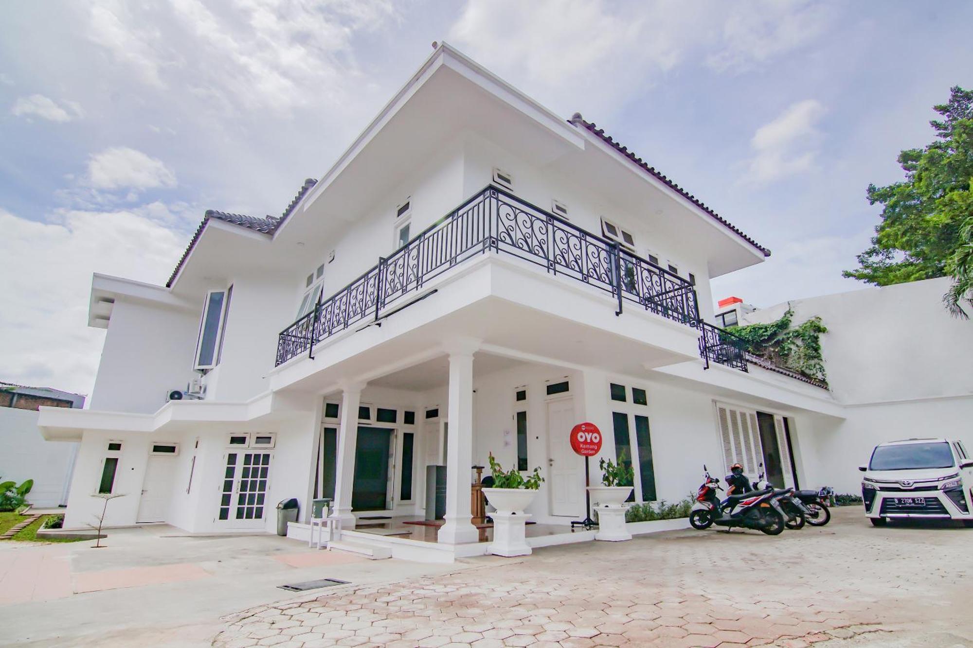 Super Oyo Capital O 90342 Kemang Garden Hotell Jakarta Exteriör bild