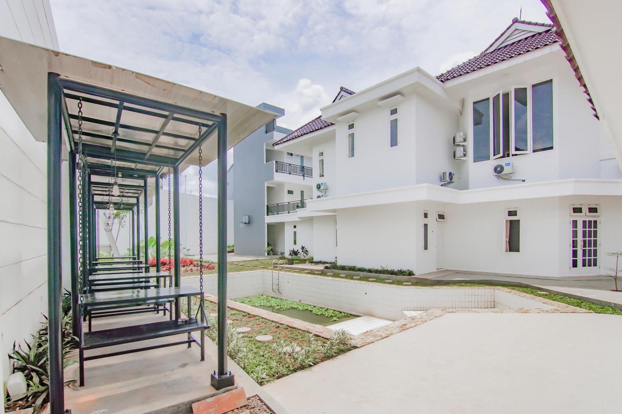 Super Oyo Capital O 90342 Kemang Garden Hotell Jakarta Exteriör bild