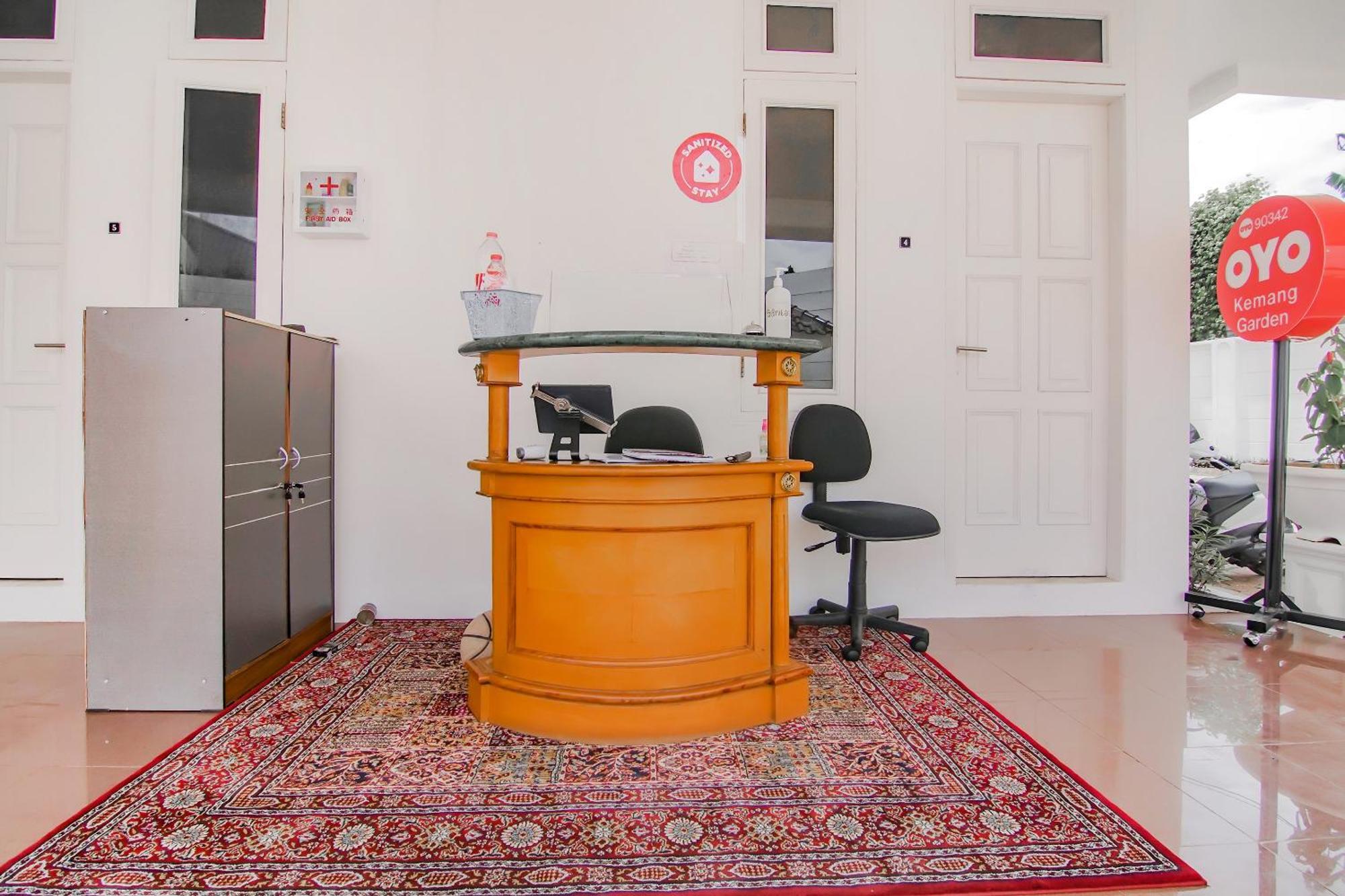 Super Oyo Capital O 90342 Kemang Garden Hotell Jakarta Exteriör bild